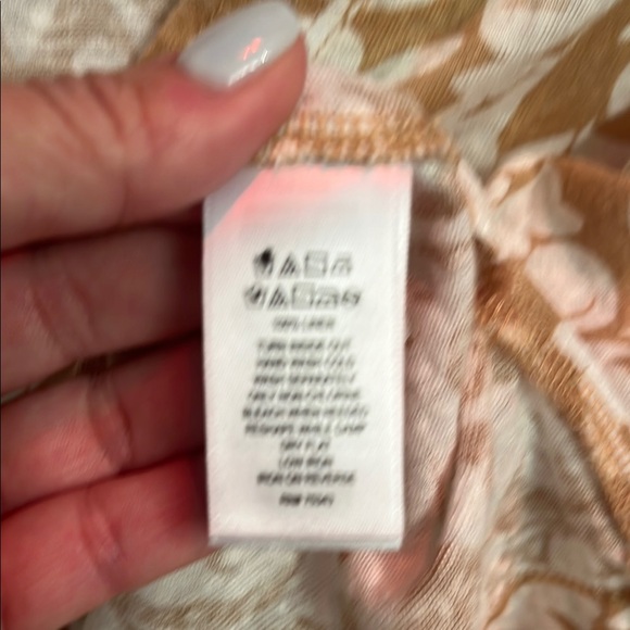 Banana Republic Women's Tan and White Top EUC. Sz M - Picture 4 of 4